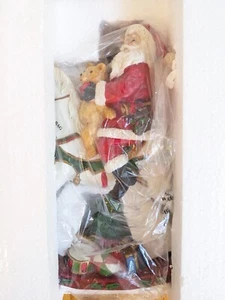 12 Zoll Weihnachtsmann auf Schaukelpferd mit Baum Valerie Parr Hill weiß Weihnachten Santa - Bild 1 von 3