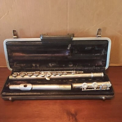 Flauta vintage Selmer Bundy EE. UU. con estuche número de serie 306957 reproduce necesita reparación Foto 1 de 4