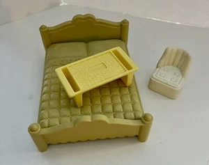 for the Playskool Dollhouse: Bed, Lap Tray, Vanity Chair from the 90s - Picture 1 of 7