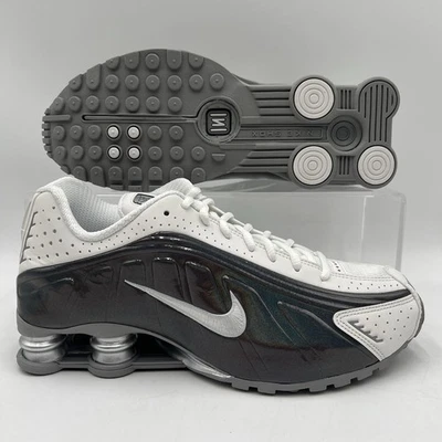 Tênis casual feminino tamanho 6.5 Nike Shox R4 Summit branco iridescente IB7703 100 NOVO - Imagem 1 de 4