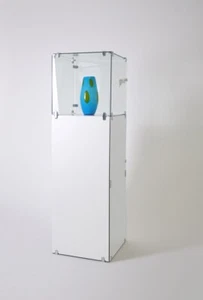 große abschließbare Juweliervitrine Haubenvitrine Vitrine Glas mit Fach weiß - Bild 1 von 2