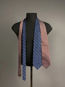 Set bestehend aus 2 Lauren Raph Lauren Krawatten blau gold rot kariert geometrisch 100 % Seide - Bild 1 von 6