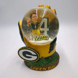 Green Bay Packers Brett Favre #4 Schneekugel NFL Legends Of The Field - Bild 1 von 5