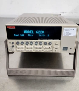 Fuente de corriente de precisión Keithley 6220 (calibrada hasta diciembre de 2023) - Imagen 1 de 8