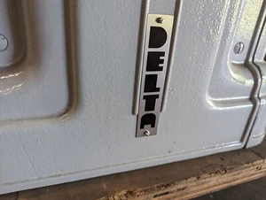 DELTA LOGO ABZEICHEN FÜR GUSSEISEN MASCHINENSOCKEL - Bild 1 von 4