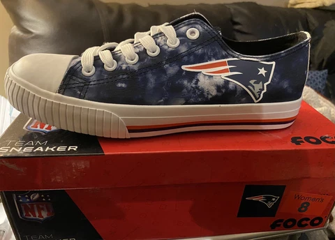 NEW ENGLAND PATRIOTS WOMENS SNEAKER SZ 8 BRAND NEW! NEVER WORN! Cover