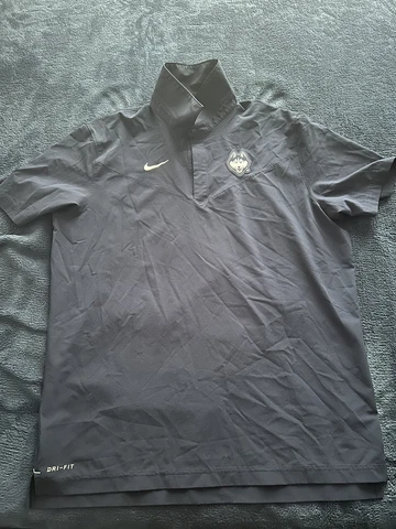 uconn shirt large Cover