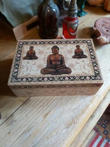LAMINATED BOX WITH A DESIGN OF BUDDHAS - FREE POSTAGE - Picture 1 of 6