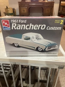 AMT ERTL 1961 FORD RANCHERO CUSTOM 1/25 SCALE MODEL KIT ~ NEW FACTORY SEALED - Bild 1 von 3