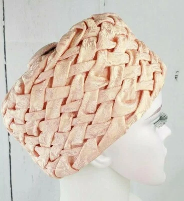 Sombrero Pastillero Forrado con Botón Tejido Broquet Satinado Rosa Vintage Foto 1 de 4