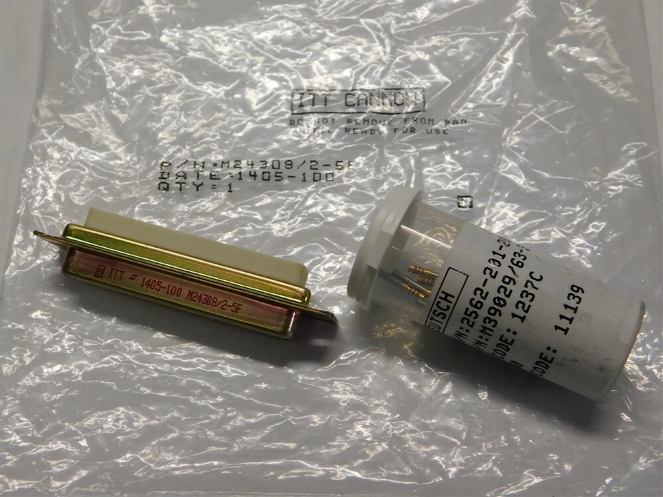 Terminales de crimpado Mil-Spec ITT CANNON M24308/2-5F 50P F/M D-Sub conector Foto 1 de 1