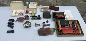 lot of 29 HO train car BACHMANN,TRACKS LOCOMOTIVES HOUSES collection track TL#1 - Picture 1 of 23