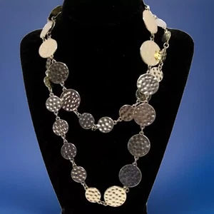 Collana disco martellato argento/oro pezzo brutalista chiusura artiglio aragosta - Foto 1 di 9