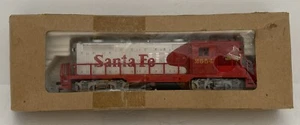 HO Santa Fe Diesel Locomotive #2654 - Picture 1 of 5