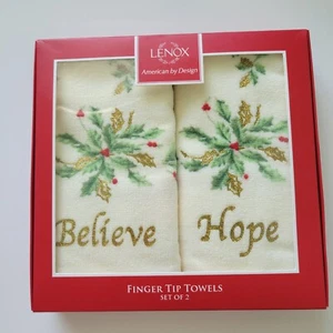 Juego de 2 toallas de Navidad Lenox punta de dedo de mano Holly Believe Cream Hope nuevo - Imagen 1 de 2