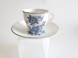 Taza y salsa Ironstone Enoch Wedgwod Tunstall Demitasse floral blanco azul - Imagen 1 de 6
