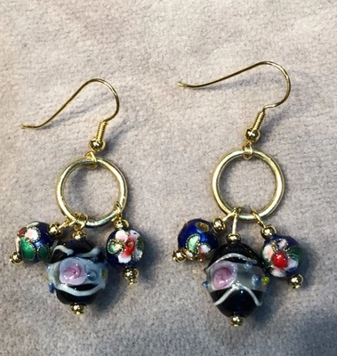 Pendientes colgantes de colección con cuentas Millefiori multicolores oscuros esmaltados de Murano Cloisonne Foto 1 de 2
