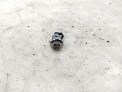 Cerradura asiento pasajero trasero Honda CBR600 F4 F4i 2000 00 (sin llave) Foto 1 de 4