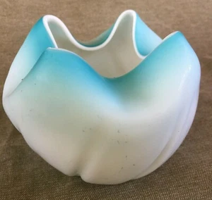 Antico vaso ciotola rosa in vetro satinato con custodia vetro artistico blu soffiato a mano (con pontil) - Foto 1 di 3