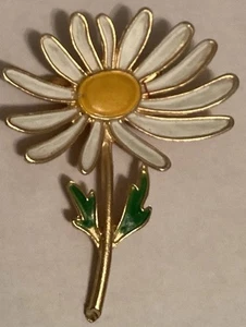 Gänseblümchen Anstecknadel Brosche weiß Kostüm emailliert Blume Vintage Metall 2" Durchmesser goldfarben - Bild 1 von 2