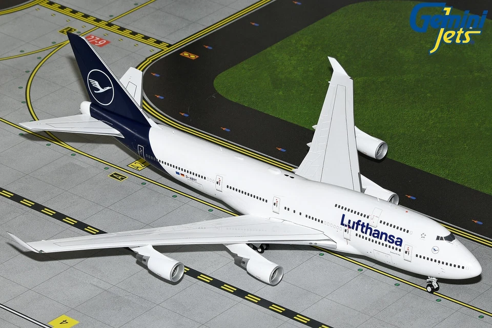 Geminijets Boeing 747-400 Aircraft "Lufthansa" 1/200 Diecast Model G2DLH1241