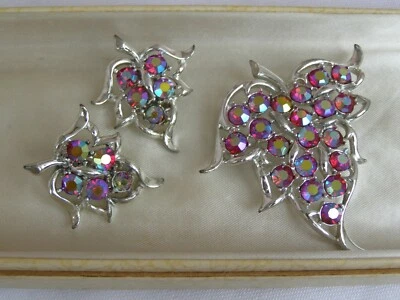 SET demi parure ORECCHINI e SPILLA firma SARAH COVENTRY Del 1960 - Immagine 1 di 4