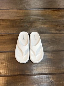 NEW Project Cloud ‘Pillow’ White Flip Flop Sandals Women Size 9 Fast Shipping - Picture 1 of 13