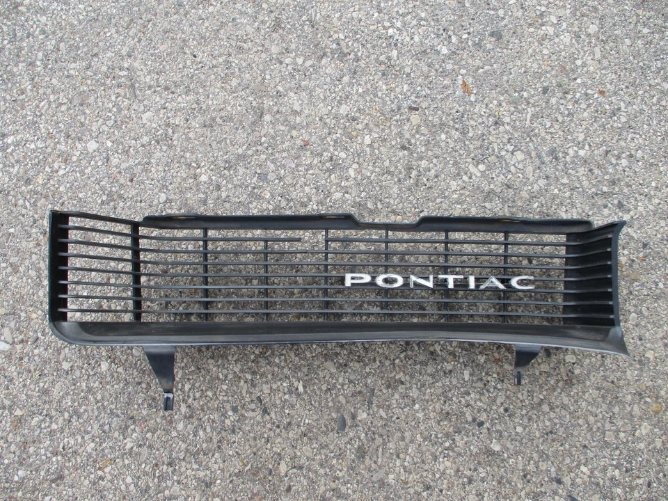 Pontiac Bonneville Catalina 1967 ejecutivo frontal izquierda parrilla lateral sección 9786708 Foto 1 de 4