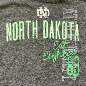 NORTH DAKOTA ~ FIGHTING SIOUX ~ Medium Charcoal Short Sleeve Ouray T-Shirt ~ NWT - Picture 1 of 6
