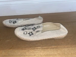 PIRA BEIGE VERZIERTE CANVAS FLACHE ESPADRILLES GR. 7,5 - EUR 40,5 NEU - Bild 1 von 5
