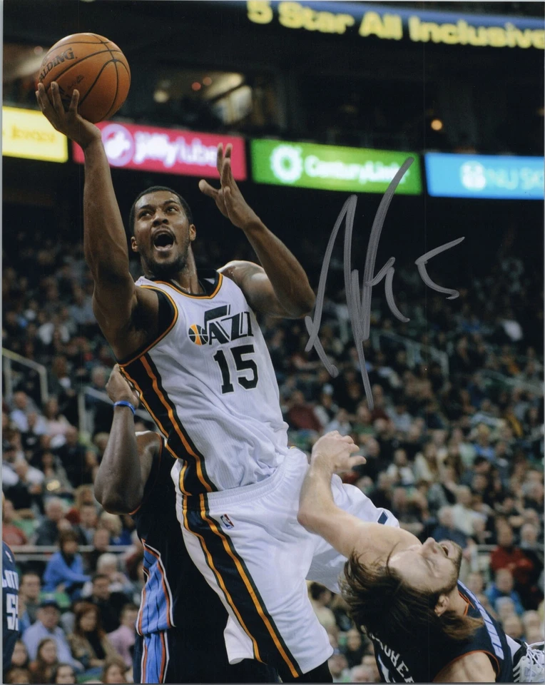 ~~ Foto auténtica firmada a mano de Derrick Favors "Utah Jazz" 8x10 F ~~ Foto 1 de 1