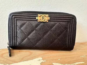 CHANEL le Boy mittlere Zwickel-Geldbörse mit Reißverschluss schwarz Kaviarleder gold CC HW - Bild 1 von 22