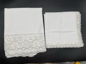 Kaye Walt weiße Tischdecke mit Spitzenbesatz & 8 Stoffservietten, Vintage - Bild 1 von 7