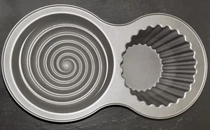 🔥Wilton Giant Cupcake Pan - Decorative Bakeware Non Stick - Picture 1 of 7