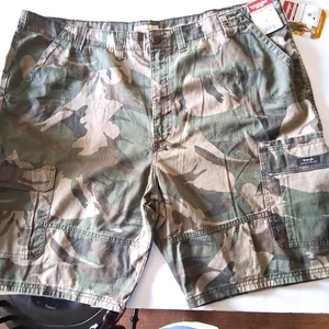 Mens Camo Size 48" Waiste x 10" inseam Shorts New Green - Picture 1 of 5
