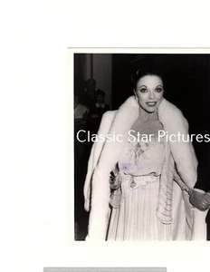 S568 Joan Collins offen im Beverly Wilshire Hotel 1985 6 x 8 Foto   - Bild 1 von 1