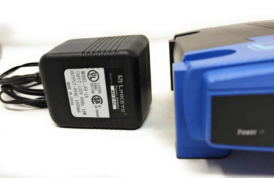 Linksys EtherFast 4-Port Cable/Dsl Wired Router BEFSR41 Ver.2 - Image 1 of 4