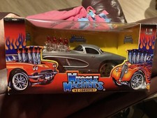 Muscle Machines '62 Chevy Corvette Die-Cast Metal NIB 1:18 Scale Gray 1962