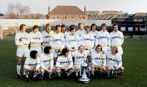 1974 FIRST DIVISION CHAMPIONS LEEDS UNITED QUALITY PHOTO PRINT UTD LUFC TROPHY 2 - Picture 1 of 1