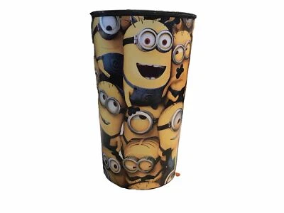 Tazas de plástico reutilizables con patrón Minion Foto 1 de 4