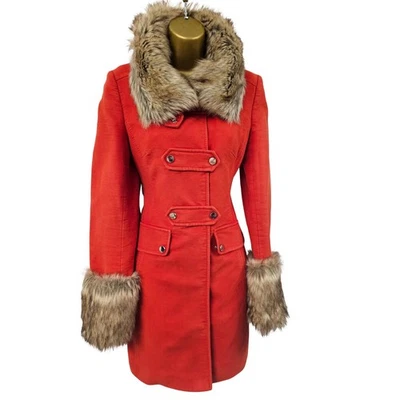 10 UK Karen Millen Rojo Brillante Moleskin Militar Invierno Vestido Abrigo Imitación Piel Borde Foto 1 de 4