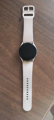 SAMSUNG Galaxy Watch4 40mm Orologio smartwatch + cinturino - Immagine 1 di 3