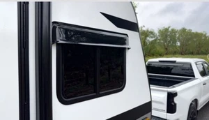 Casa rodante GT 1 pieza visera ventana humo remolque. Universal Se adapta a ventana de 60 pulgadas de ancho - Imagen 1 de 4
