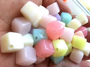 40 Cheap DIY Pastel Baby Candy Colour Acrylic Cube Beads KIDS DIY Jewelry Making - Picture 1 of 4