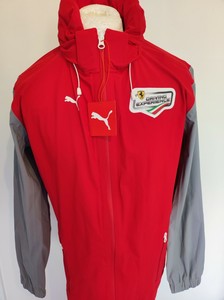 PUMA FERRARI F1 ROSSO CORSA HOODED waterproof RAIN JACKET MEDIUM (BNWT)