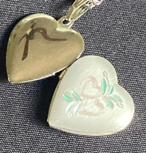 Halskette Vintage graviertes Herz Medaillon an silberfarbener Kette 24 Zoll - Bild 1 von 7