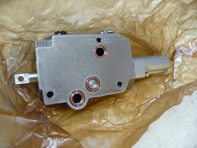 0521610028 VÁLVULA DE CONTROL HIDRÁULICA KUBOTA REXROTH 16W29 Foto 1 de 3