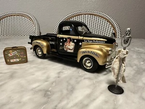 Elvis Presley 1947 Studebaker 1:25 Scale Las Vegas Performance ERTL - Picture 1 of 4