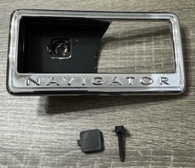 2007-17 Lincoln Navigator Interior Passenger Right Door Panel Handle Trim Bezel - Image 1 of 4