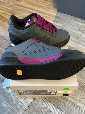 Zapato para bicicleta de montaña Giro Riddance de pedal plano para mujer tallas 6, 6,5 Foto 1 de 2